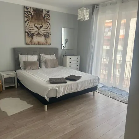 Beautiful 2 Beds And Living 3 Minutes Beaches Apartament